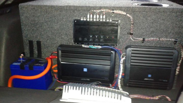 tuning audio voiture installer amplificateur